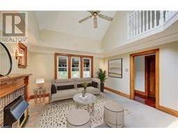 89 STIRLING Avenue N