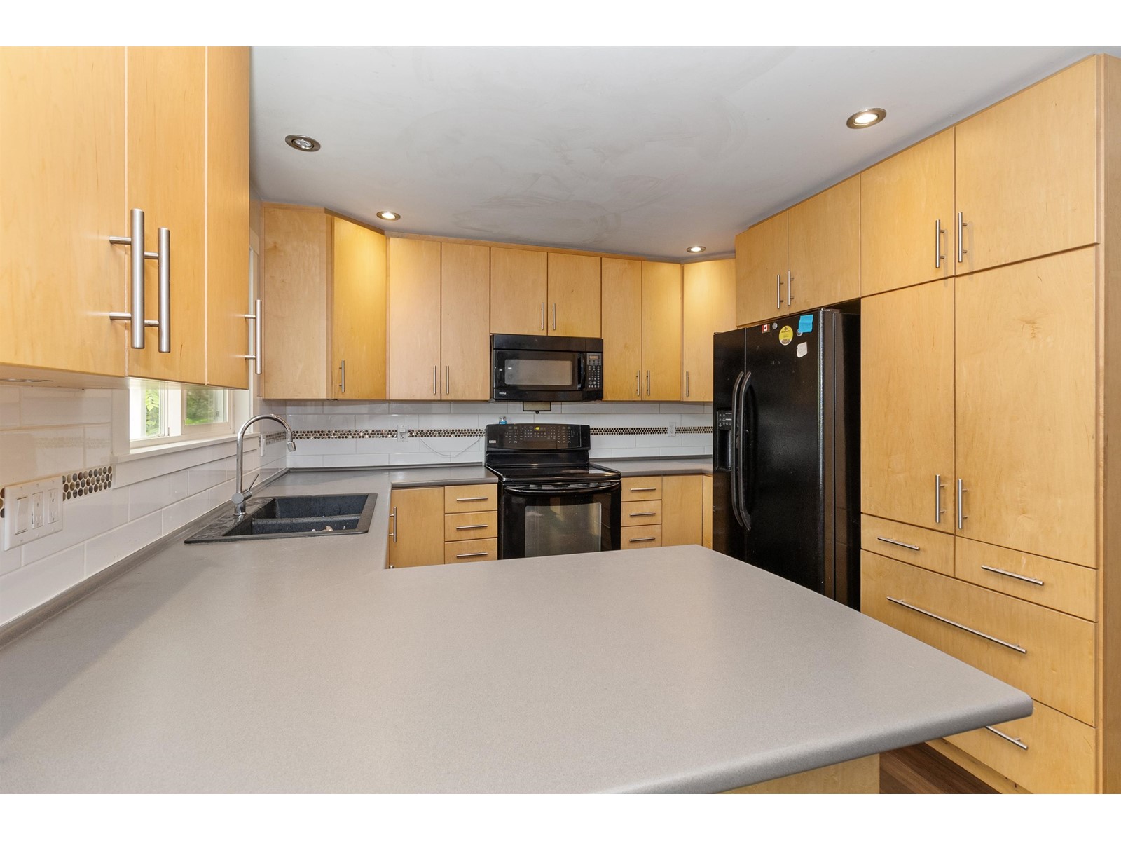 2277 Rainier Street, Abbotsford, British Columbia  V2T 3E6 - Photo 7 - R2911472
