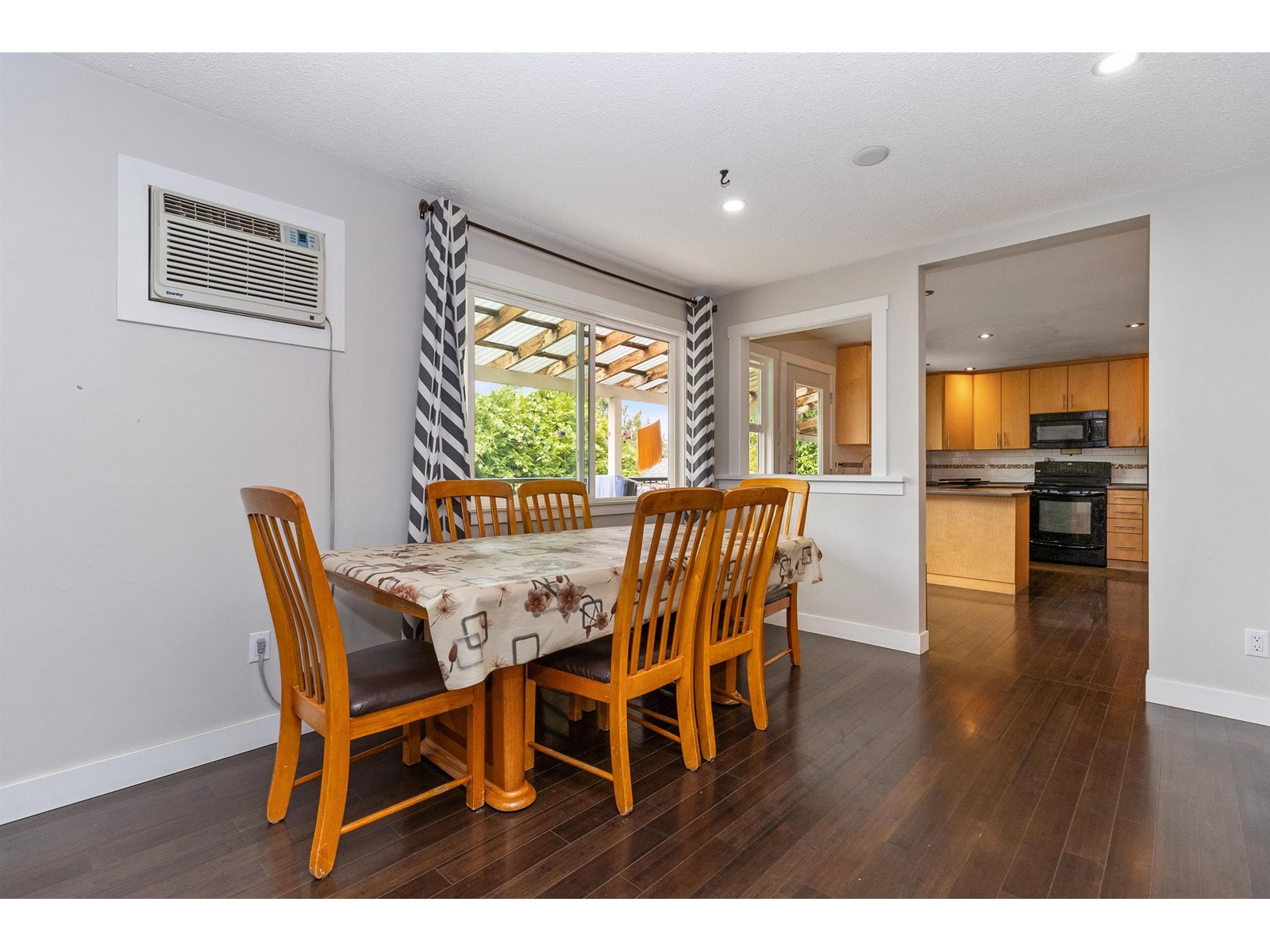 2277 Rainier Street, Abbotsford, British Columbia  V2T 3E6 - Photo 6 - R2911472