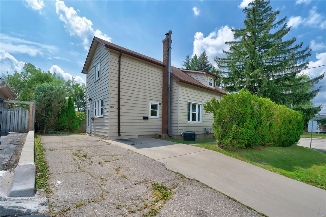 227 Fairway Road N, Kitchener, Ontario  N2A 2N7 - Photo 1 - H4202079