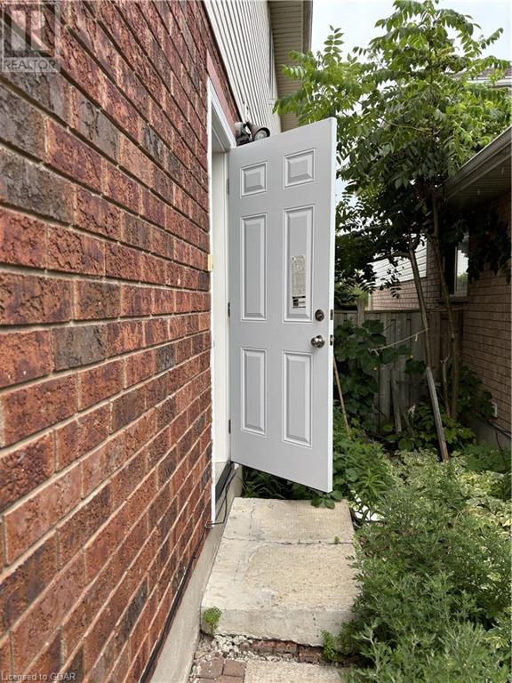 114 Clairfields Drive W Unit# Lower, Guelph, Ontario  N1G 5A5 - Photo 11 - 40629477