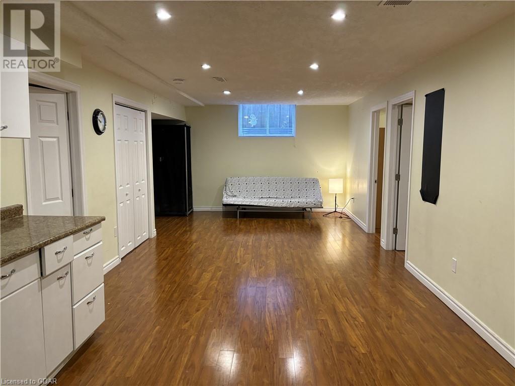 114 Clairfields Drive W Unit# Lower, Guelph, Ontario  N1G 5A5 - Photo 3 - 40629477