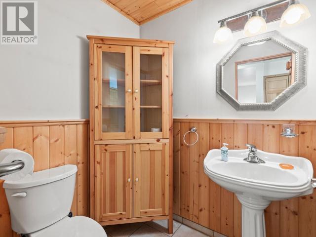 115 Mackintosh Street, Haines Junction, Yukon  Y0B 1L0 - Photo 22 - 15837