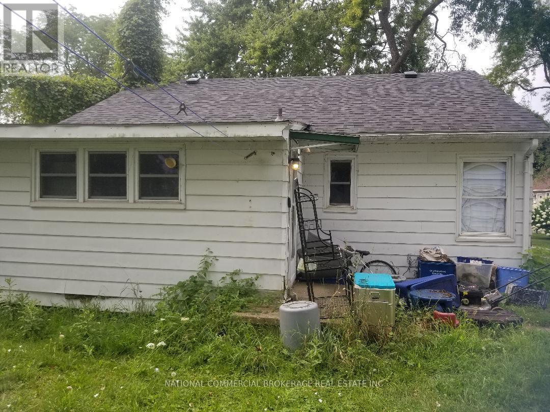 Property at 5 MONTGOMERY CRESCENT image