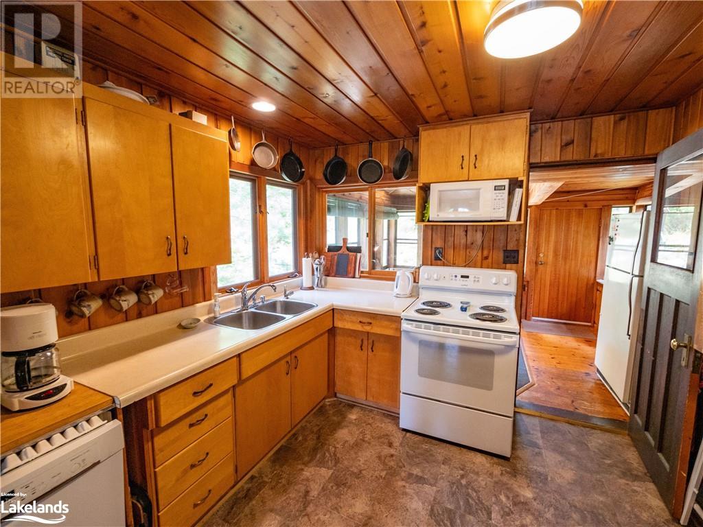 15598 Georgian Bay Shore, Honey Harbour, Ontario  P0E 1E0 - Photo 11 - 40626657