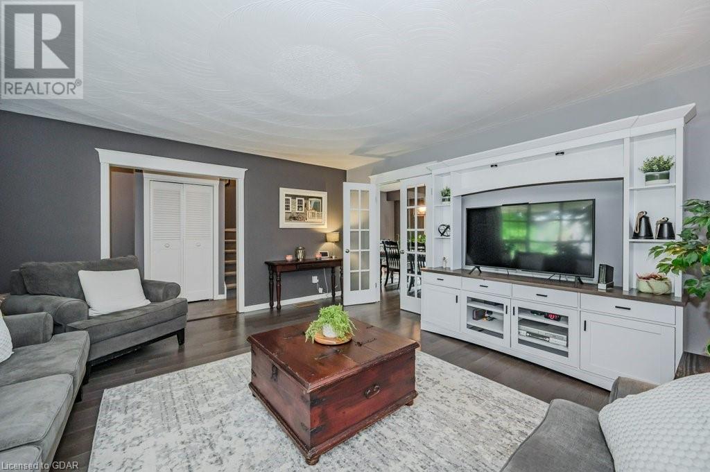 Image of property at 8 MALVERN Crescent