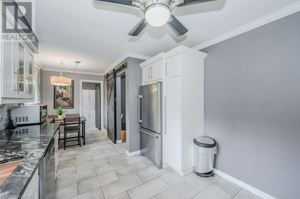 Image of property at 8 MALVERN Crescent