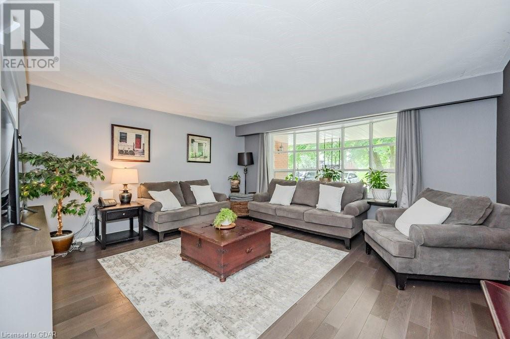 Image of property at 8 MALVERN Crescent