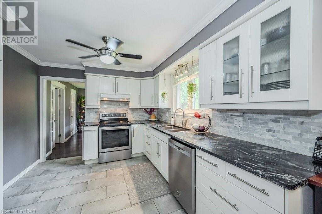 Image of property at 8 MALVERN Crescent