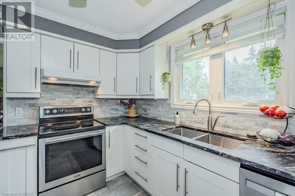 Image of property at 8 MALVERN Crescent