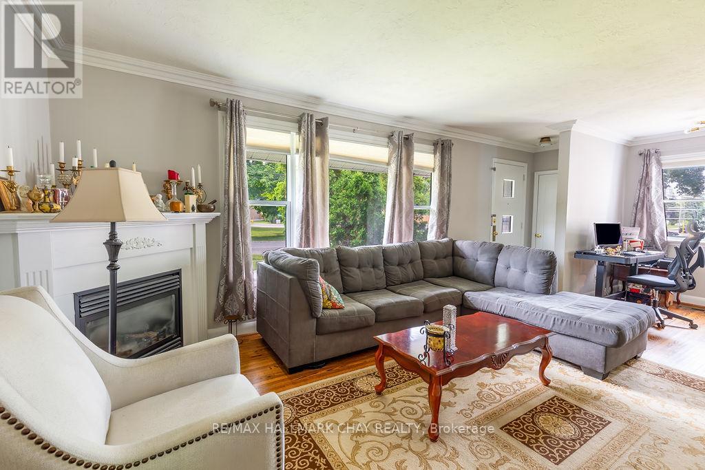 Property at 325 INNISFIL STREET image 5
