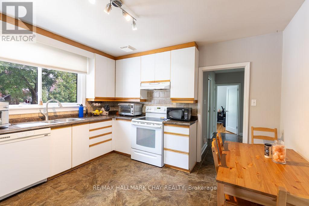 325 Innisfil Street, Barrie (Allandale), Ontario  L4N 3G4 - Photo 8 - S9240630