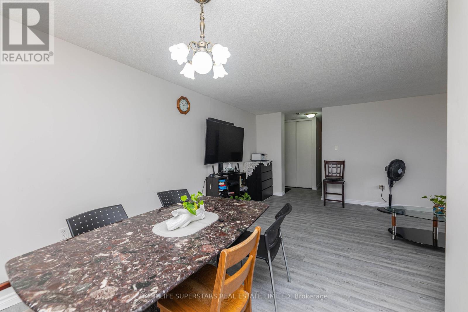 1608 - 4 Kings Cross Road, Brampton (Queen Street Corridor), Ontario  L6T 3X8 - Photo 11 - W9240626