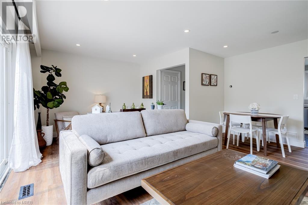 Image of property at 1305 REDBANK Crescent