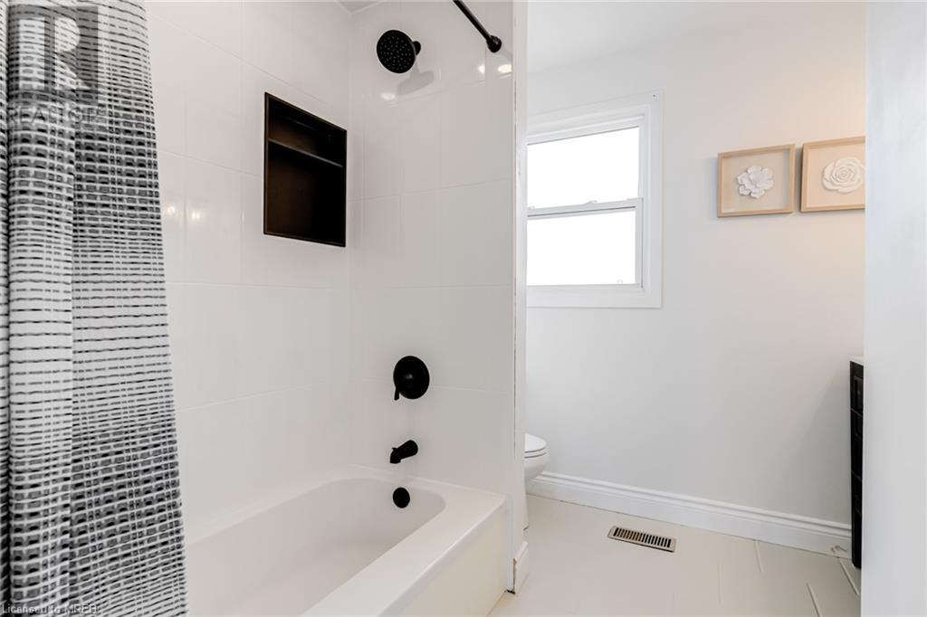 Image of property at 1305 REDBANK Crescent