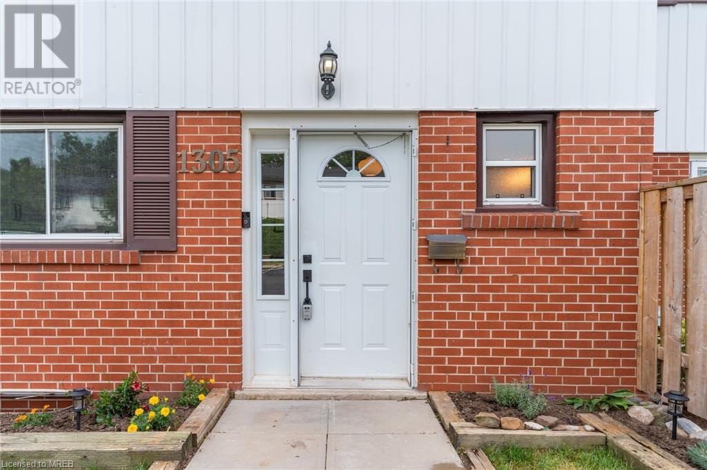 Image of property at 1305 REDBANK Crescent