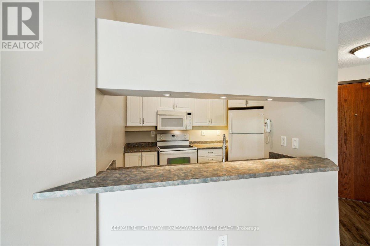 Image of property at 204 - 2511 LAKESHORE ROAD W