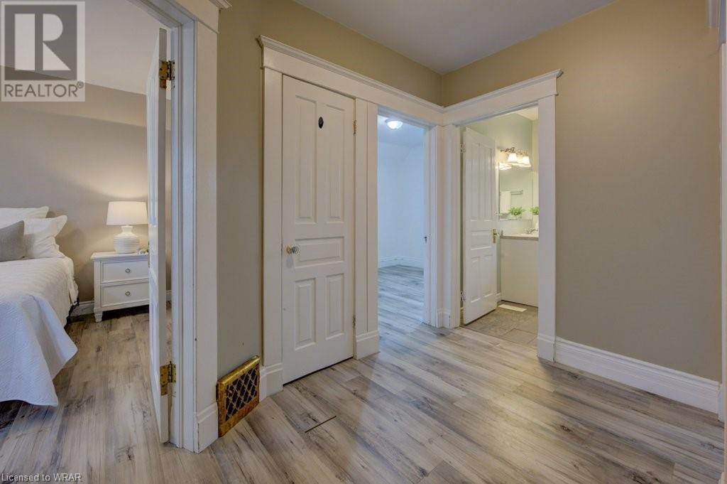 Image of property at 380 DUKE Street W