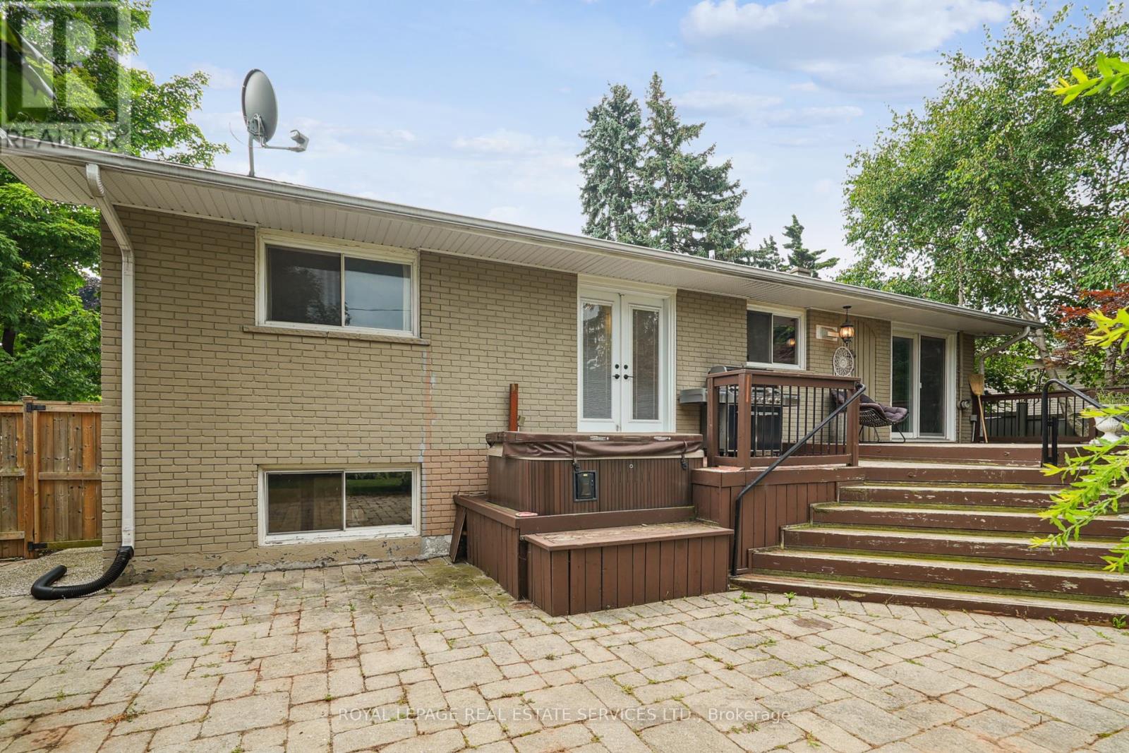 Image of property at 1284 ELGIN CRESCENT