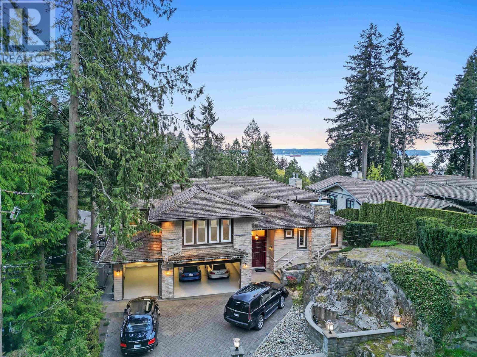 3930 BAYRIDGE AVENUE, west vancouver, British Columbia