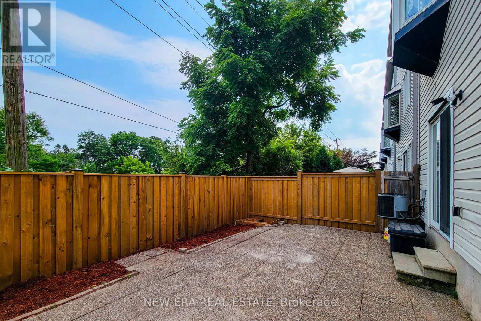 Світлина обʼєкту нерухомості 8 - 5090 FAIRVIEW STREET