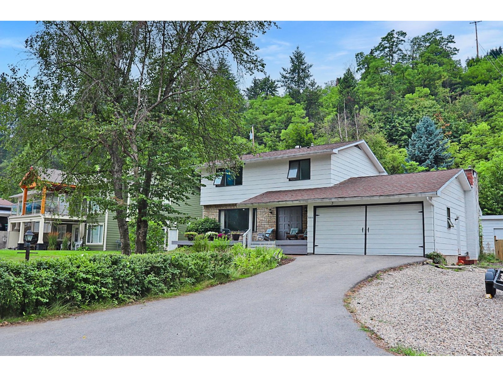 3016 1ST AVENUE, castlegar, British Columbia