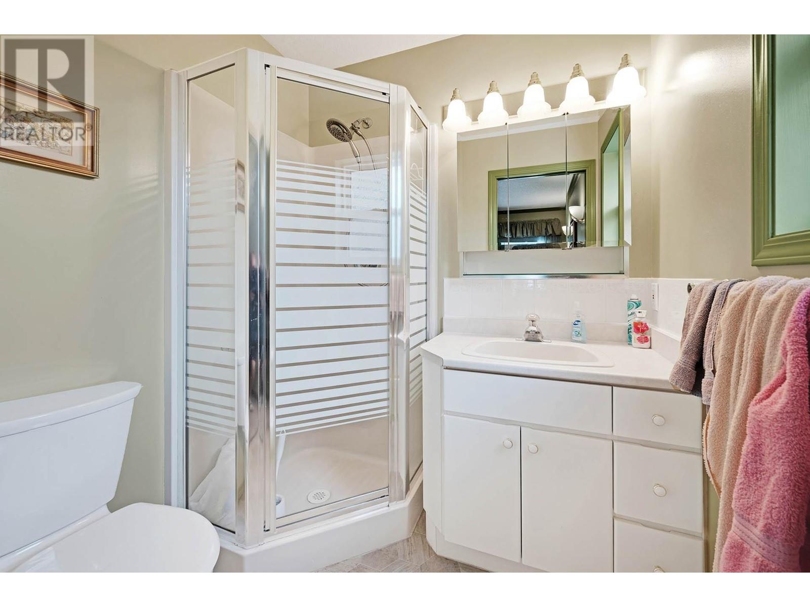 919 Invermere Crt, Kamloops, British Columbia  V2B 7T3 - Photo 18 - 180212