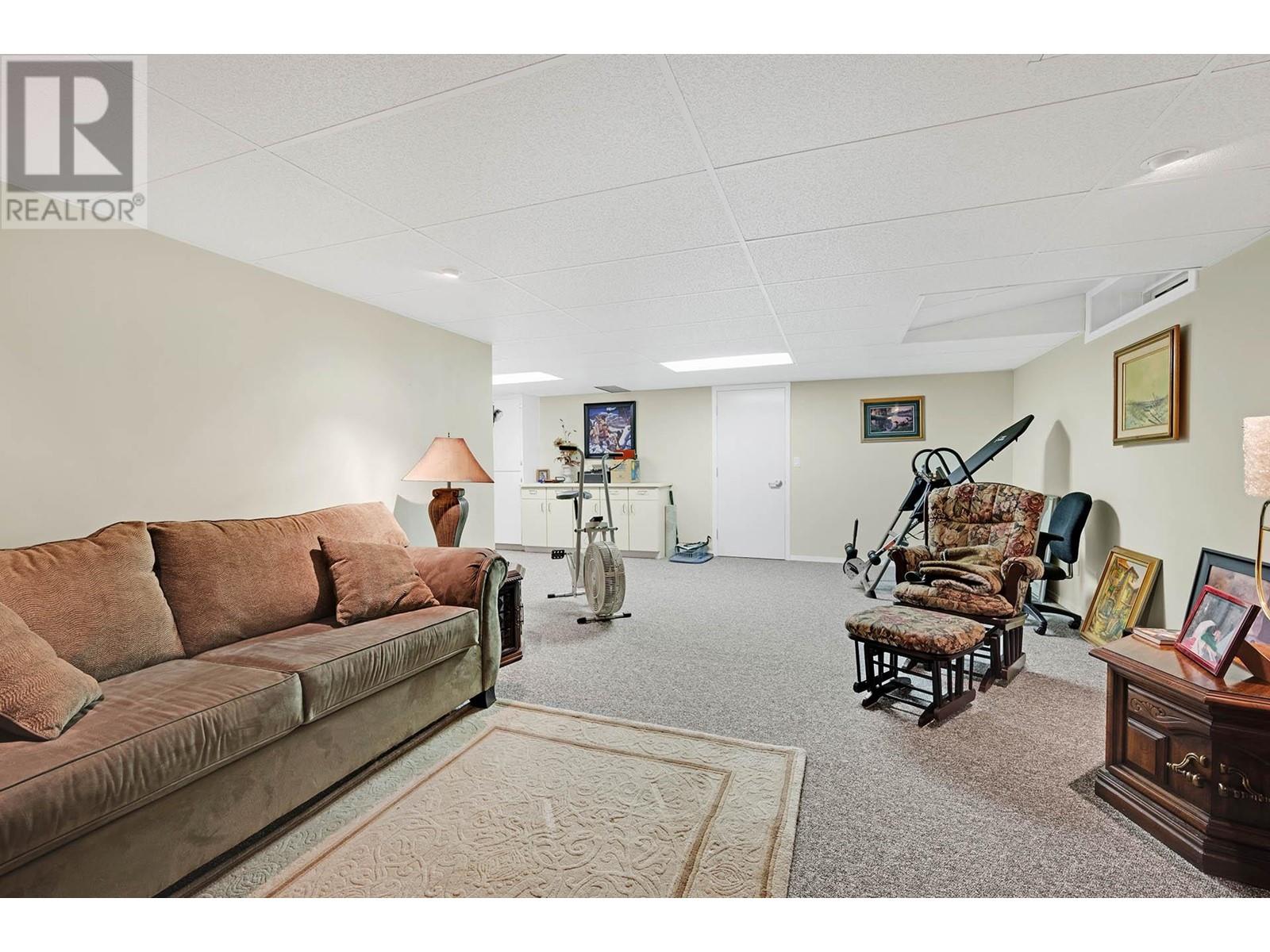 919 Invermere Crt, Kamloops, British Columbia  V2B 7T3 - Photo 24 - 180212