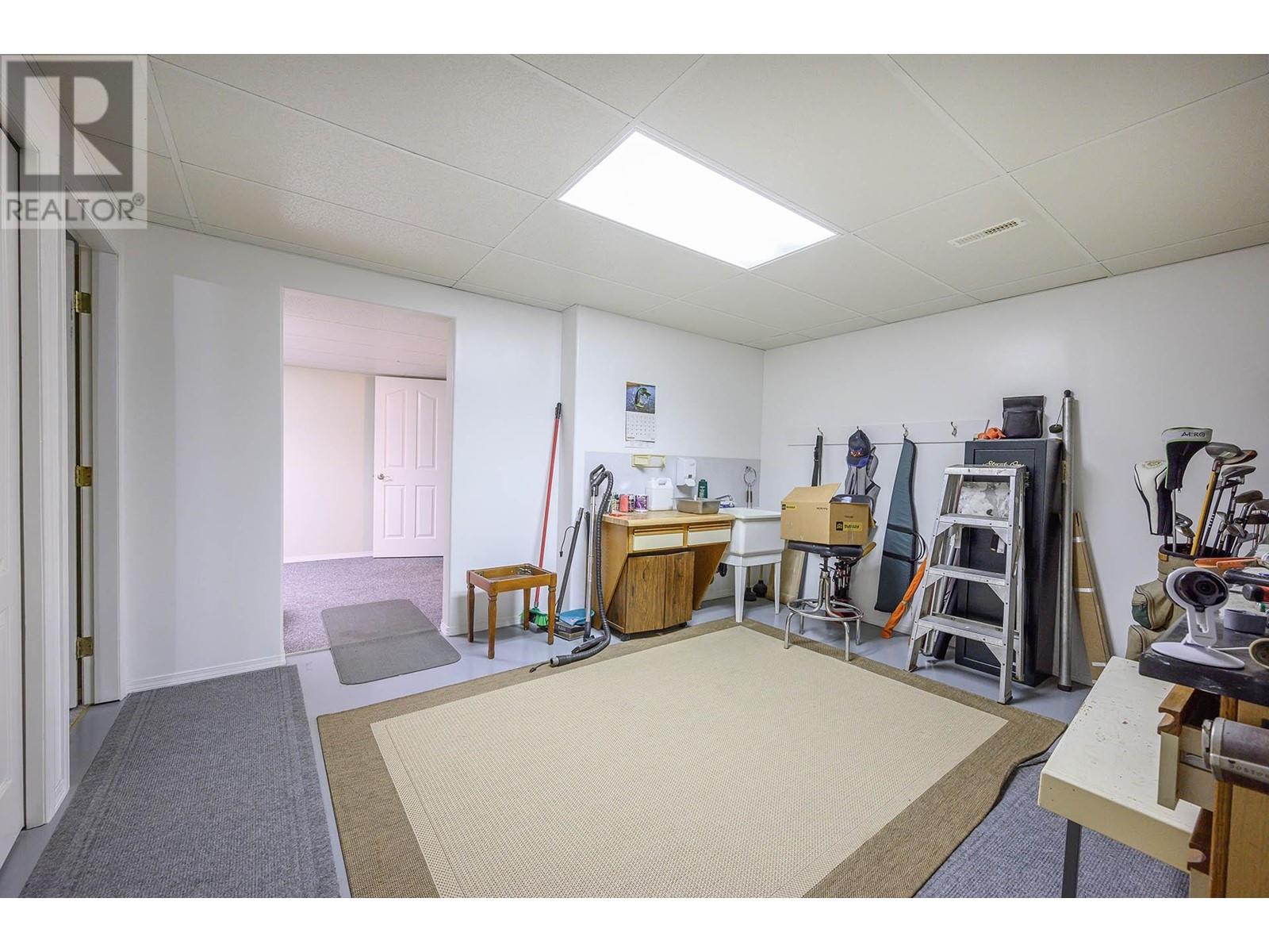 919 Invermere Crt, Kamloops, British Columbia  V2B 7T3 - Photo 30 - 180212