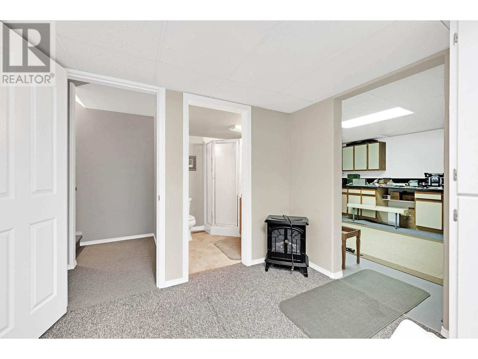 919 Invermere Crt, Kamloops, British Columbia  V2B 7T3 - Photo 31 - 180212