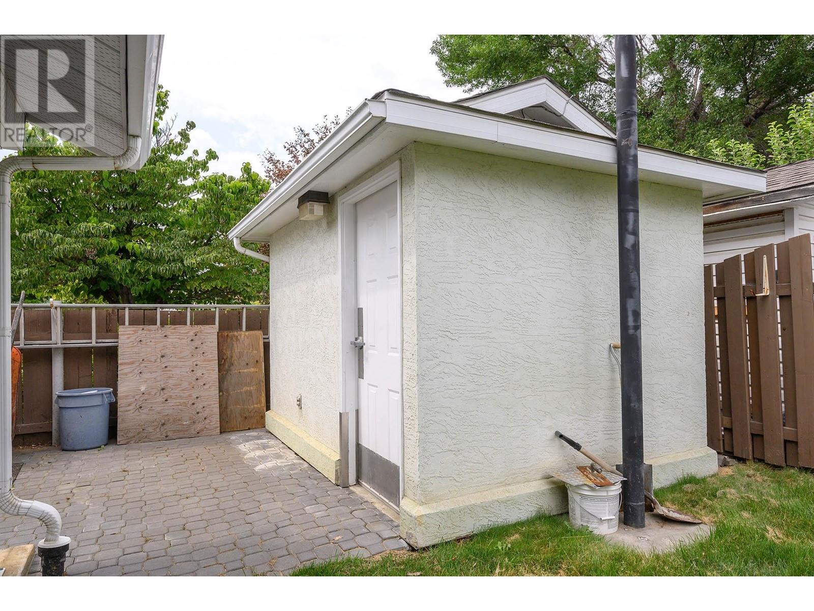 919 Invermere Crt, Kamloops, British Columbia  V2B 7T3 - Photo 46 - 180212