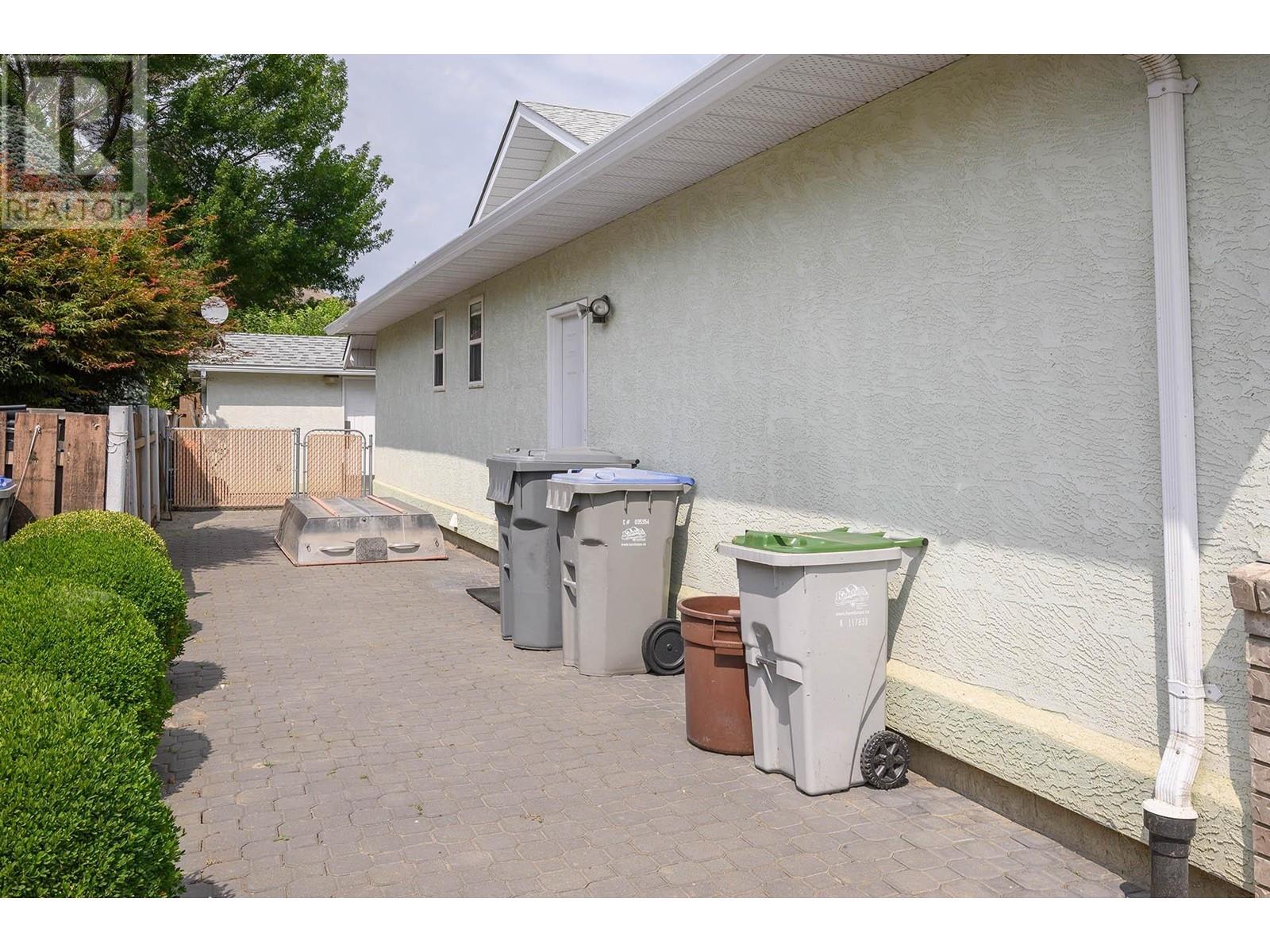 919 Invermere Crt, Kamloops, British Columbia  V2B 7T3 - Photo 47 - 180212