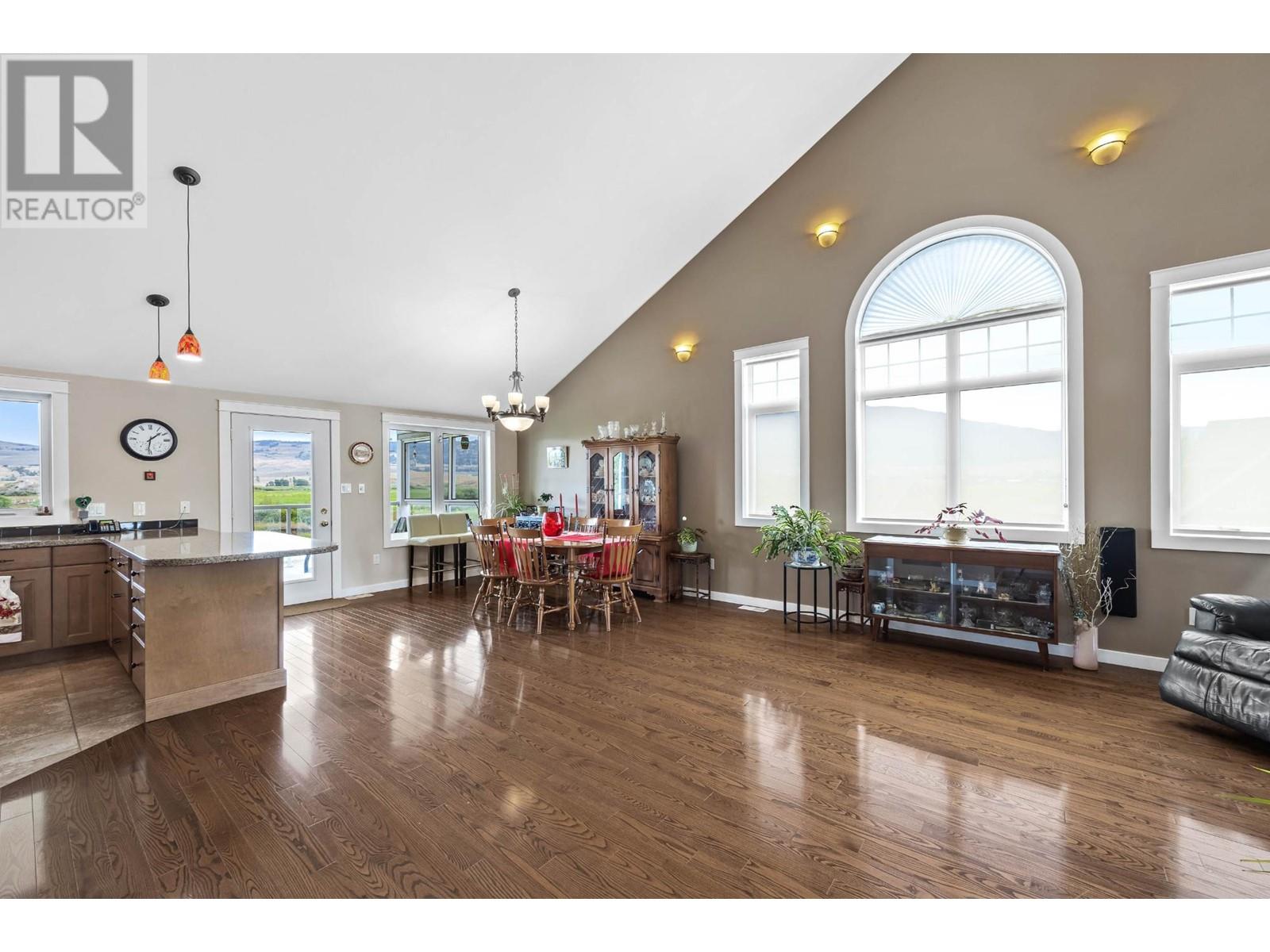 2477 Burgess Ave, Merritt, British Columbia  V1K 1R3 - Photo 4 - 180222