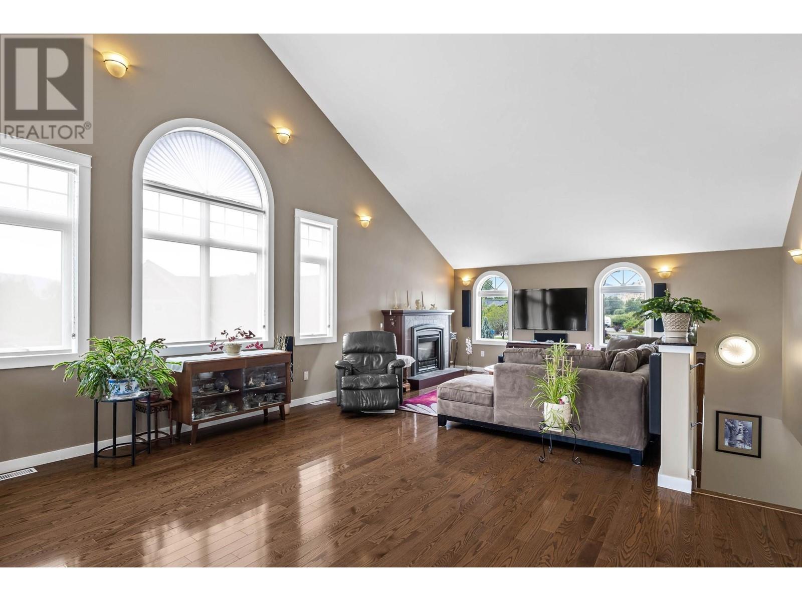 2477 Burgess Ave, Merritt, British Columbia  V1K 1R3 - Photo 5 - 180222