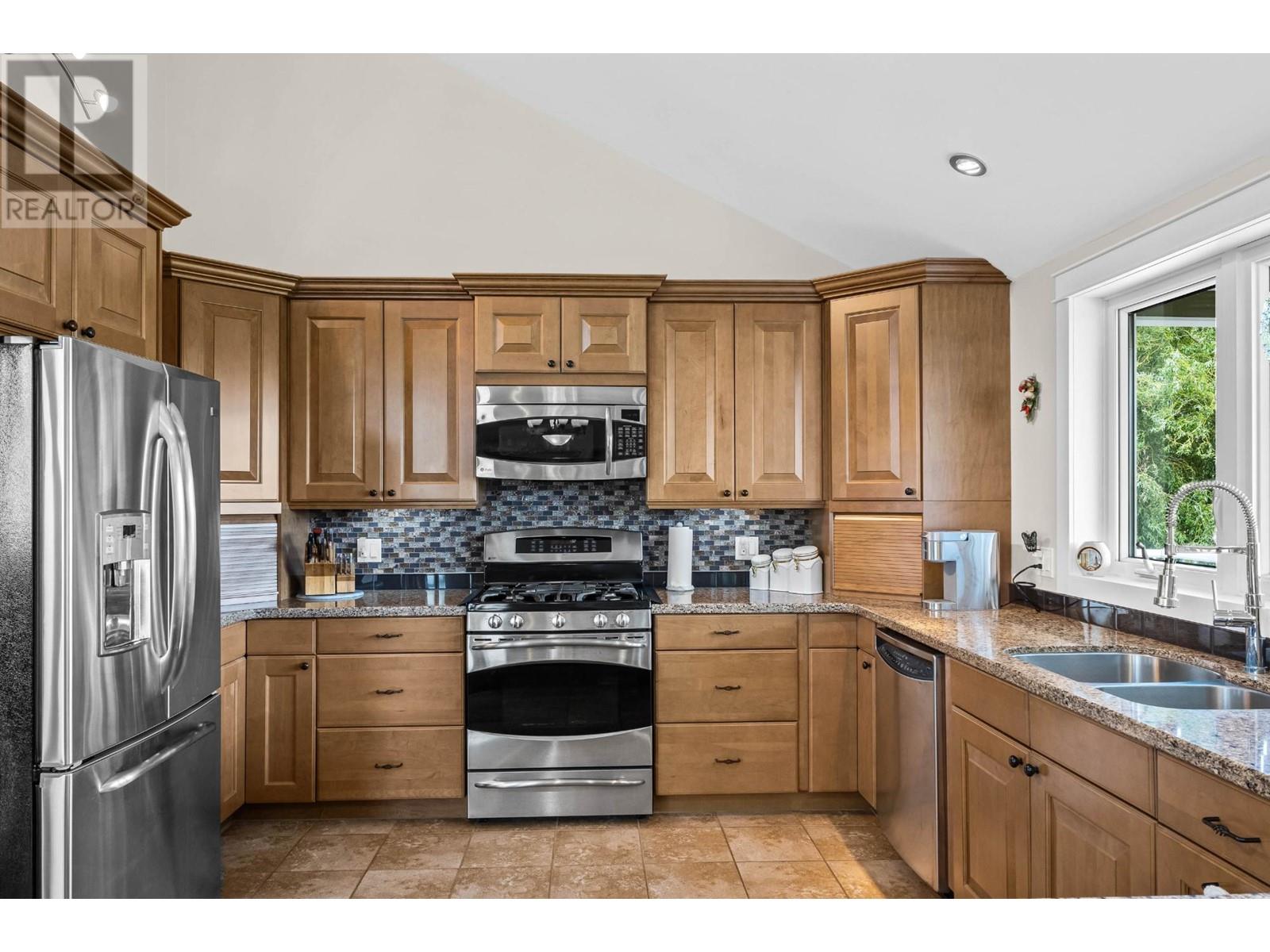 2477 Burgess Ave, Merritt, British Columbia  V1K 1R3 - Photo 8 - 180222