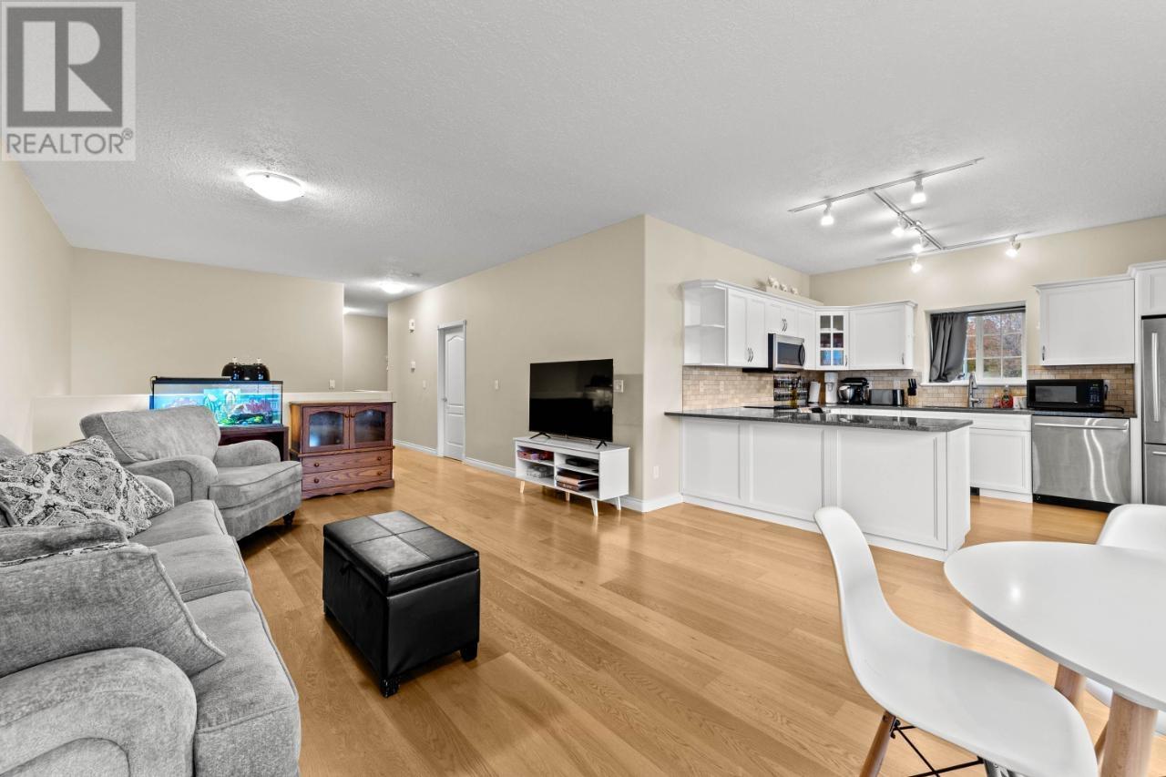 501-875 Sahali Terrace, Kamloops, British Columbia   - Photo 6 - 180210