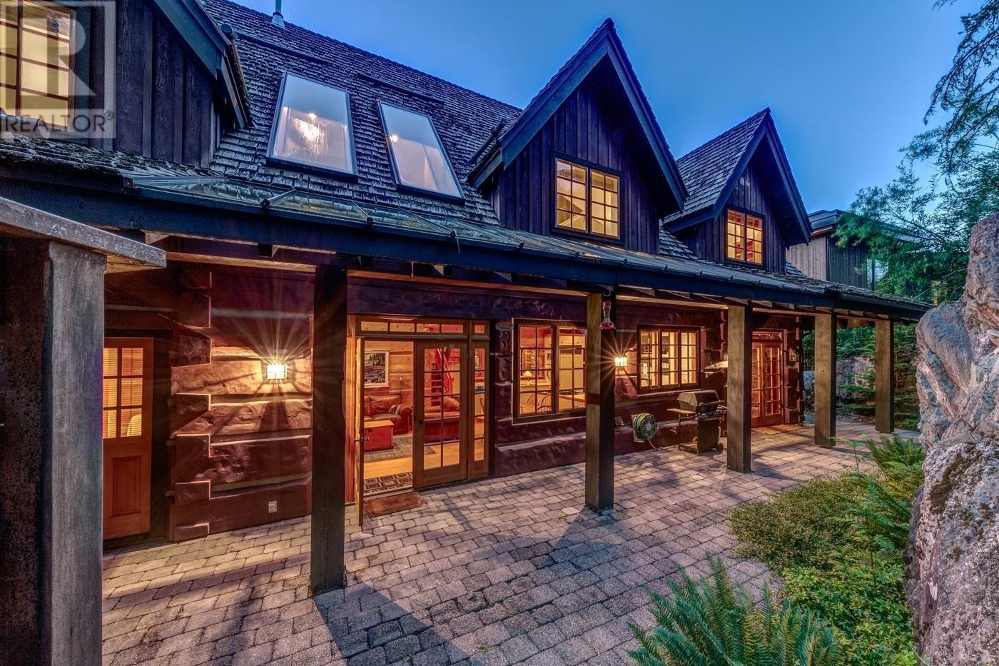 3561 Falcon Crescent, Whistler, British Columbia V8E 0B9 - Photo 3 - R2912731