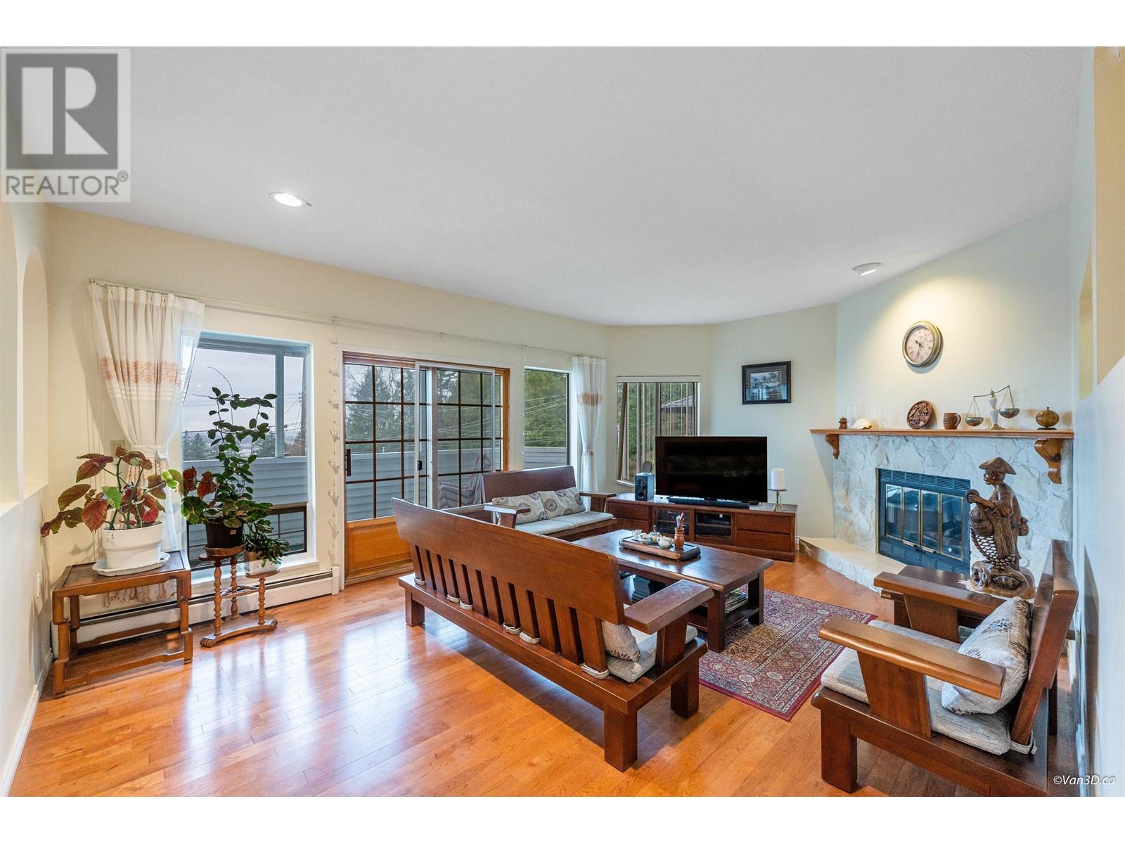 5843 Carson Street, Burnaby, British Columbia  V5J 2Z7 - Photo 5 - R2912754