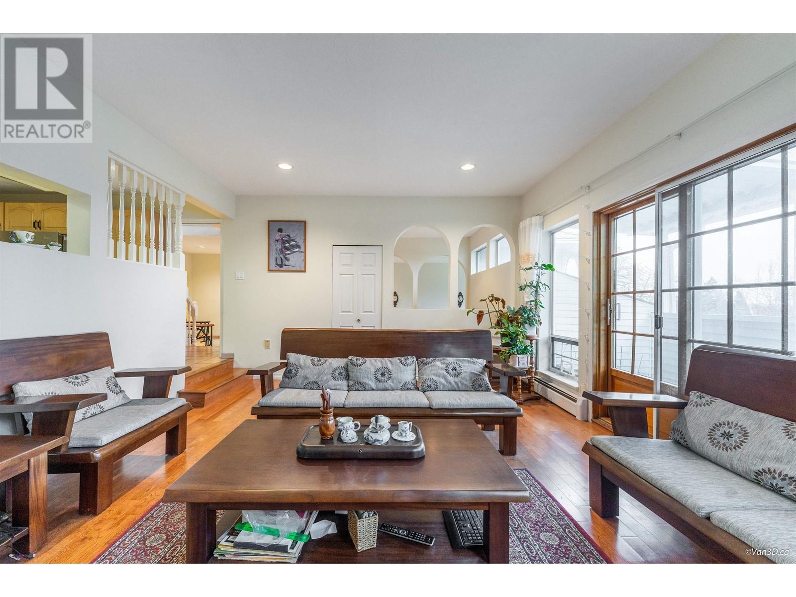 5843 Carson Street, Burnaby, British Columbia  V5J 2Z7 - Photo 6 - R2912754
