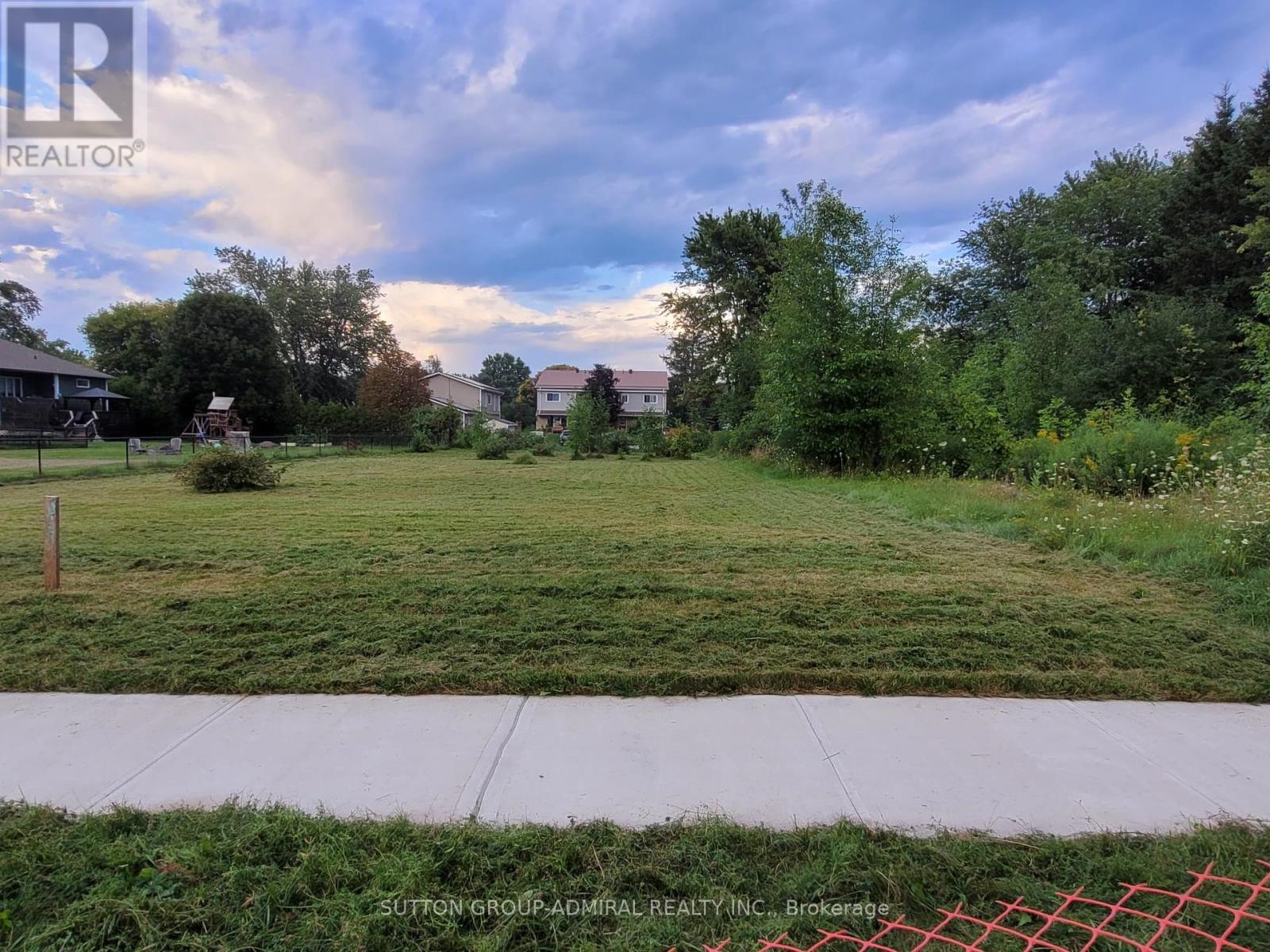 210 Sutherland Street S, Clearview, Ontario  L0M 1S0 - Photo 4 - S9242314