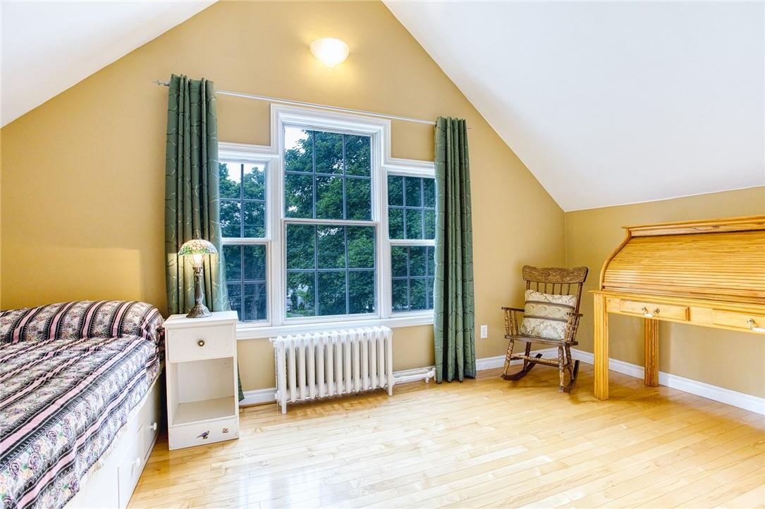 Image of property at 341 Main Street W