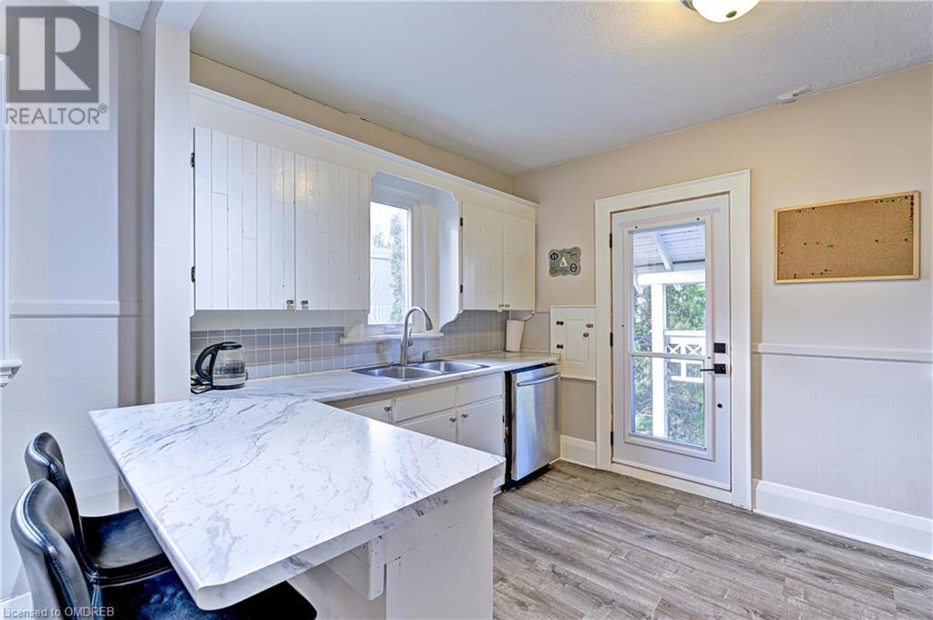 Image of property at 34 SOUTH OVAL