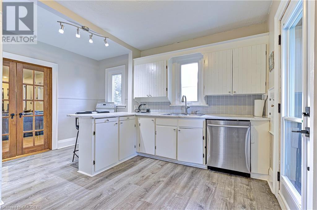 Image of property at 34 SOUTH OVAL