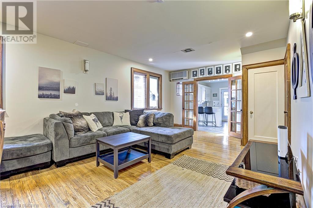 Image of property at 34 SOUTH OVAL