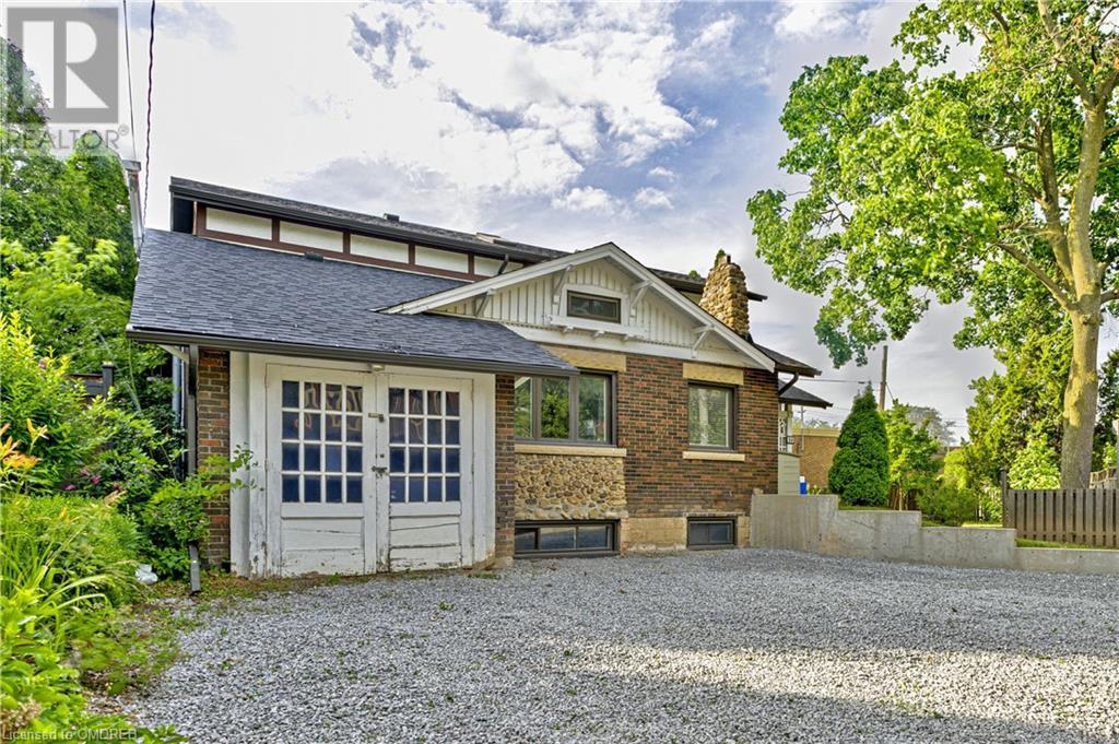 Image of property at 34 SOUTH OVAL