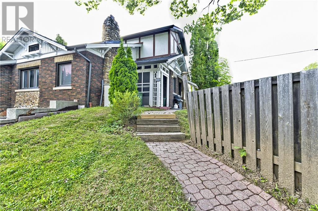 Image of property at 34 SOUTH OVAL