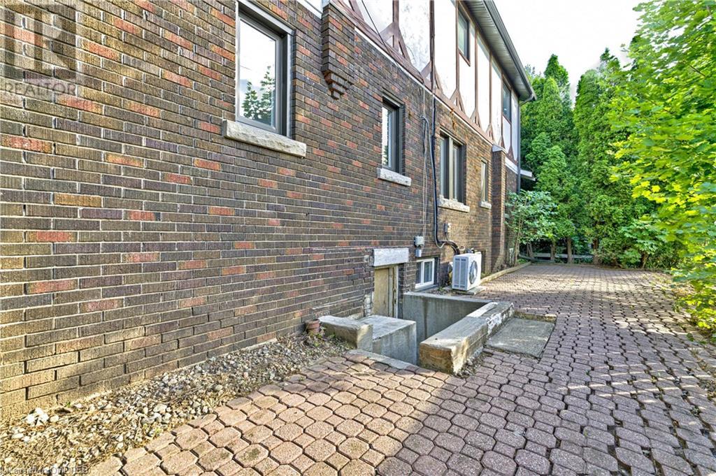 Image of property at 34 SOUTH OVAL