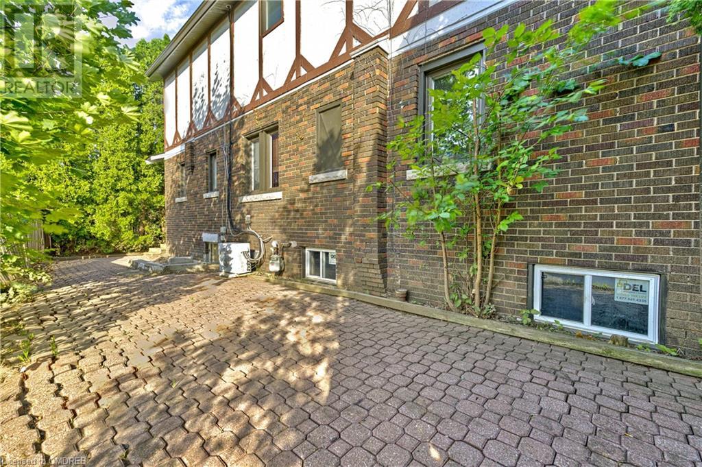 Image of property at 34 SOUTH OVAL