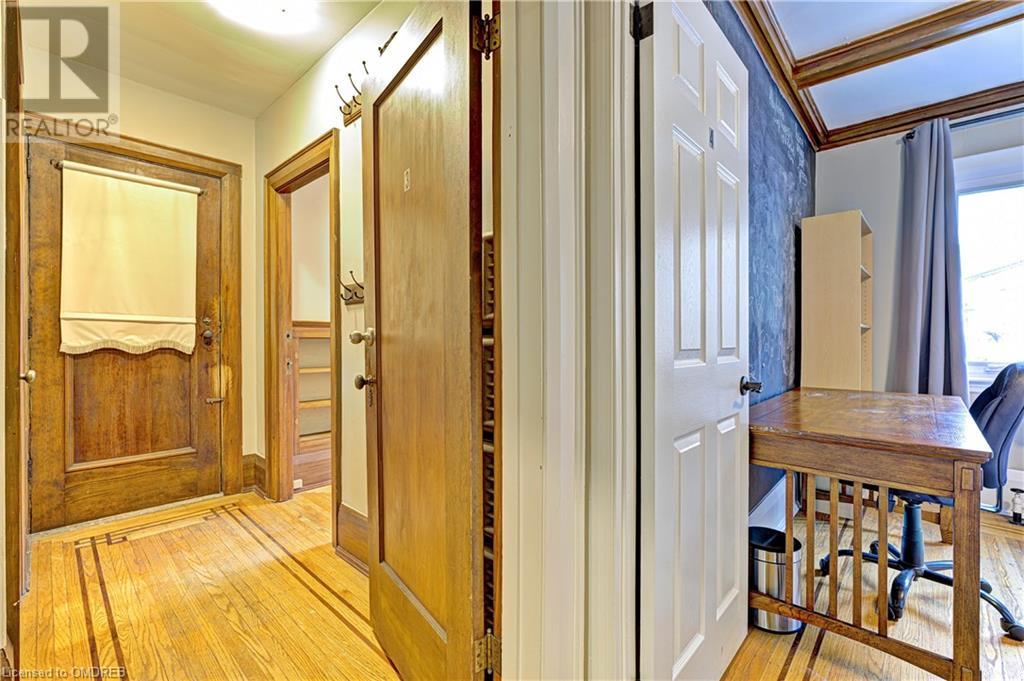 Image of property at 34 SOUTH OVAL