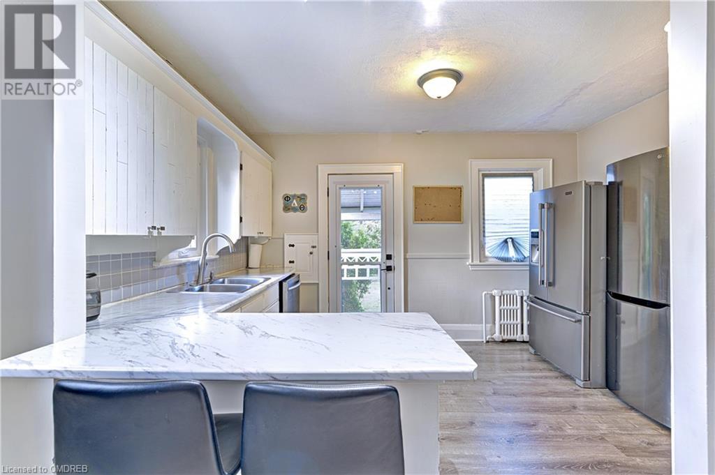 Image of property at 34 SOUTH OVAL